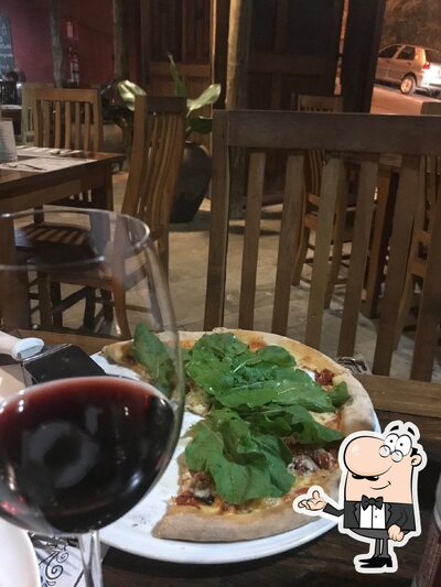 O interior do Auguri pizzaria e Forneria