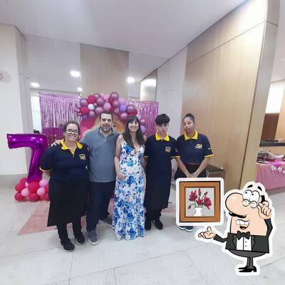 Sente em uma das mesas no Inspira Festa Eventos, Equipe de Garçons, Copeiras, Bartenders e Churrasqueiros com emissão de nota fiscal