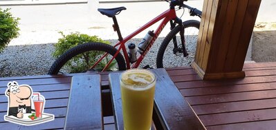 Peça diversos bebidas fornecidos no Caldo de Cana Pereira