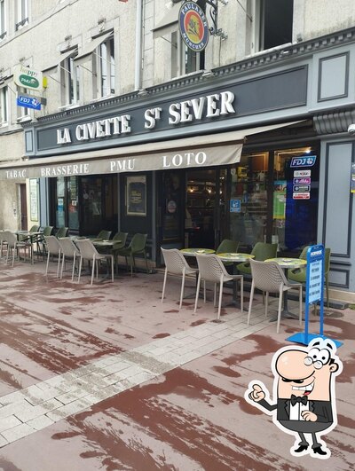 Installez-vous à l'une des tables de Ouf