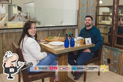 Veja imagens do interior do Saloon Pizzaria