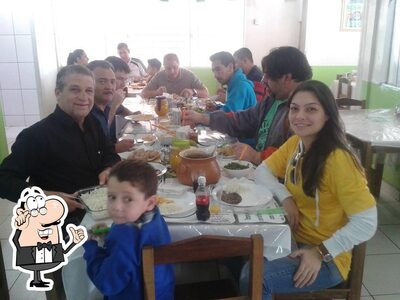 Sente em uma das mesas no Restaurante Paraízo Araucária PR