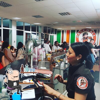 Gli interni di Bar Stadio dei Pirati