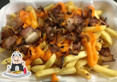 O MK Lanches oferece batatas fritas