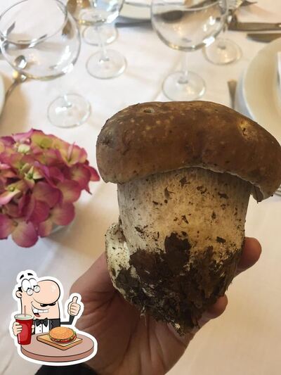 Concediti un bell'hamburger al ristorante Ristorante Miramonti