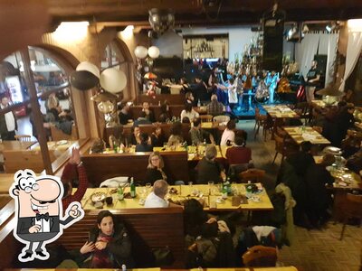 Dai un'occhiata agli interni di La Rusticana
