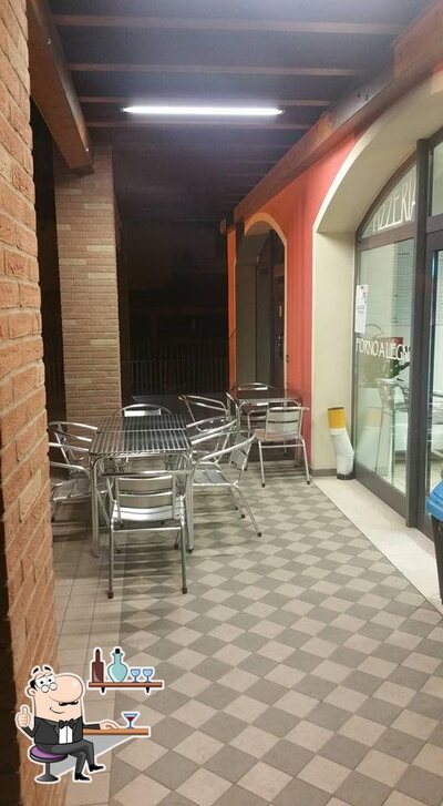 Dai un'occhiata agli interni di Panificio Carrarese