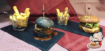 Prenditi un hamburger alla pizzeria Gregorino