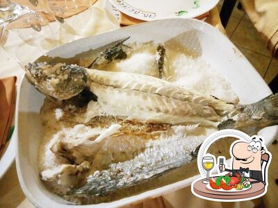 Gli ospiti di Mr. Renzo's Restaurant ... possono gustare vari piatti di mare