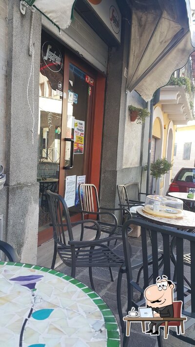 Dai un'occhiata agli interni di Fermo Posta cafè