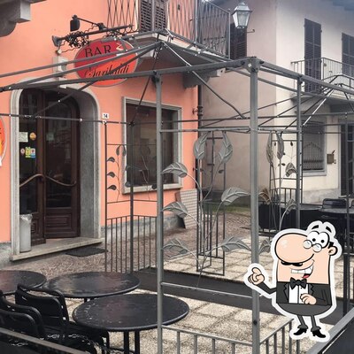 Dai un'occhiata agli interni di Bar Garibaldi