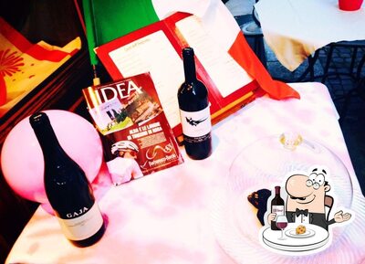 È gradevole prendersi un bicchiere di vino al ristorante Enosfizioteca Conterosso