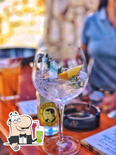 Prova i tanti drink disponibili dal pub & bar Smola Chillout Bar Rab