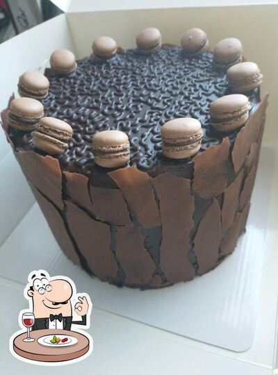 Chocolate torte with macarons