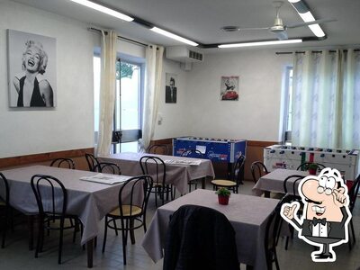 Siediti a un tavolo di Nonno flashback