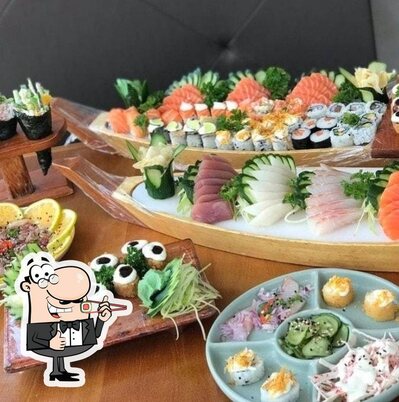 Presenteie-se com sushi no Inazuma Sushi