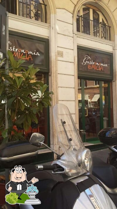 Gli esterni di Gastronomia Emilia