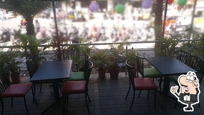 Check out how Pizza Hut Express looks inside