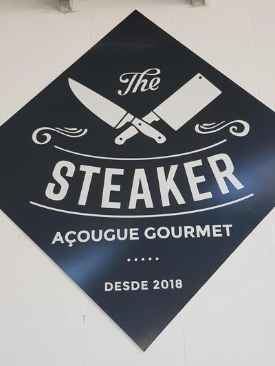 A representação gráfica da marca do The Steaker Acougue Gourmet