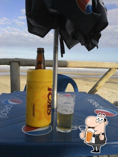 Desfute uma tulipa de cerveja leve ou escura