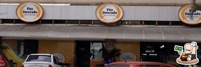 Comida em Pão Dourado