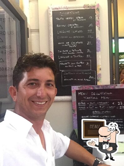 Le menu du tableau liste les options disponibles)