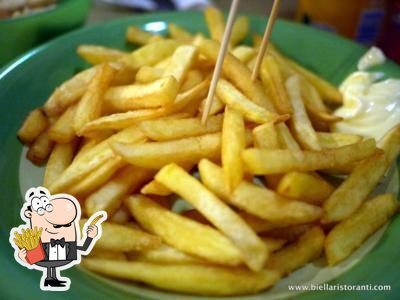 Prova a prendere un piatto di chips con vari tipi di salsine