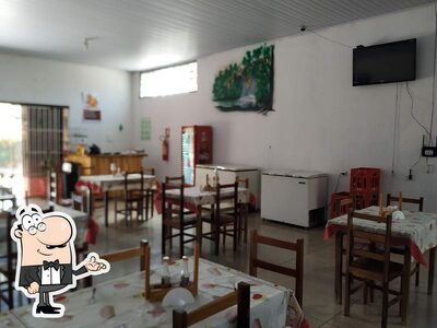 O interior do Comida Caseira Bom Gosto