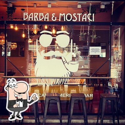 Dai un'occhiata agli interni di Barba e Mostaci