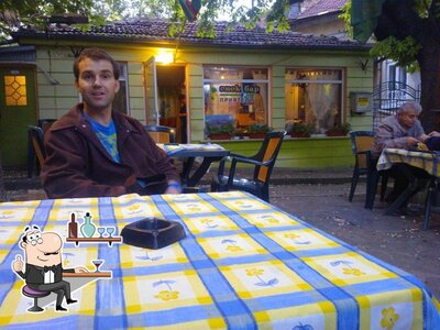 Découvrez l'intérieur de Приятели