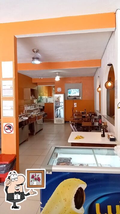Sente em uma das mesas no Restaurante Eller