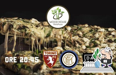Puoi goderti l'aria fresca da seduto all'esterno di Wood House RistoPizza