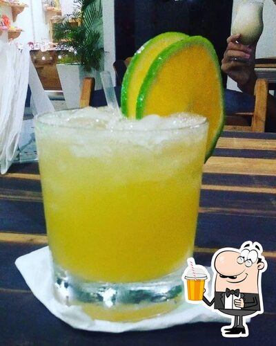 Desfrute de um drinque no 815 Cocktail Bar