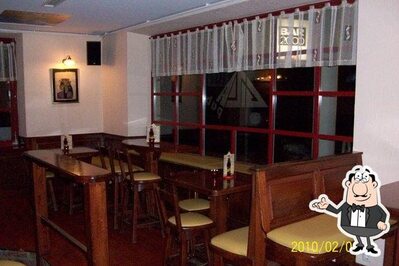 Siediti a un tavolo di Giza Pub