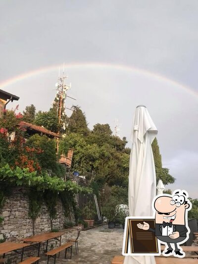 Curiosa tra la parte esterna di Ristobar I Giardini di Eva