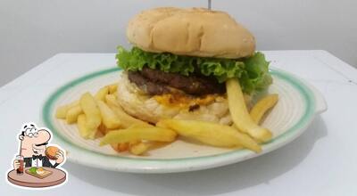 Peça um dos hambúrgueres servidos no Hamburgueria Du Dudu