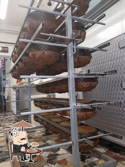 Goditi la vista dall'area esterna di Pasticceria e cioccolateria Angelo