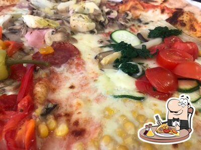 Ordina una pizza alla pizzeria Pizzeria Pomodoro