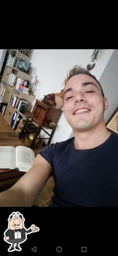 Siediti a un tavolo di Albergo Colmanicchio