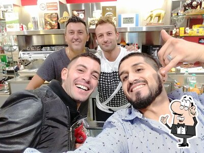 Gli interni di New Pedro's Bar