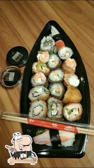 Rolos de sushi são servidos no Paru Sushi