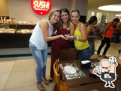 O interior do Plates Grill