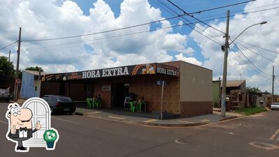 Descubra a área externa do Bar e lanchonete Hora Extra