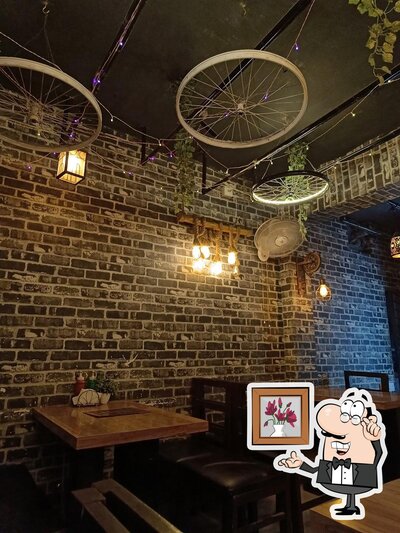 Take a seat at one of the tables at Pizzano