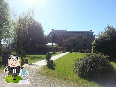 Guarda gli esterni di AL Capitello