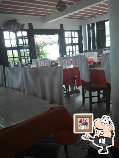 Veja imagens do interior do Travessia Beach Bar