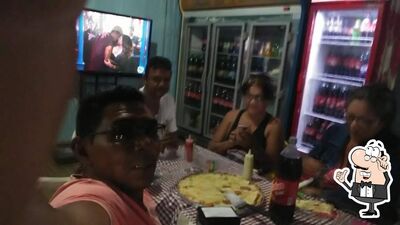 Veja imagens do interior do Pizzaria Maná