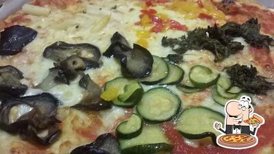 Scegli una pizza alla pizzeria Pizzeria Arcobaleno Express