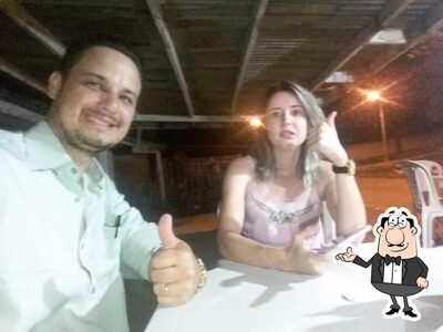 Sente em uma das mesas no Pastel Da Tropical