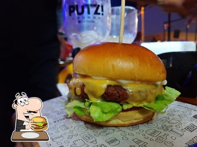 Experimente um hambúrguer no PUTZ Lounge